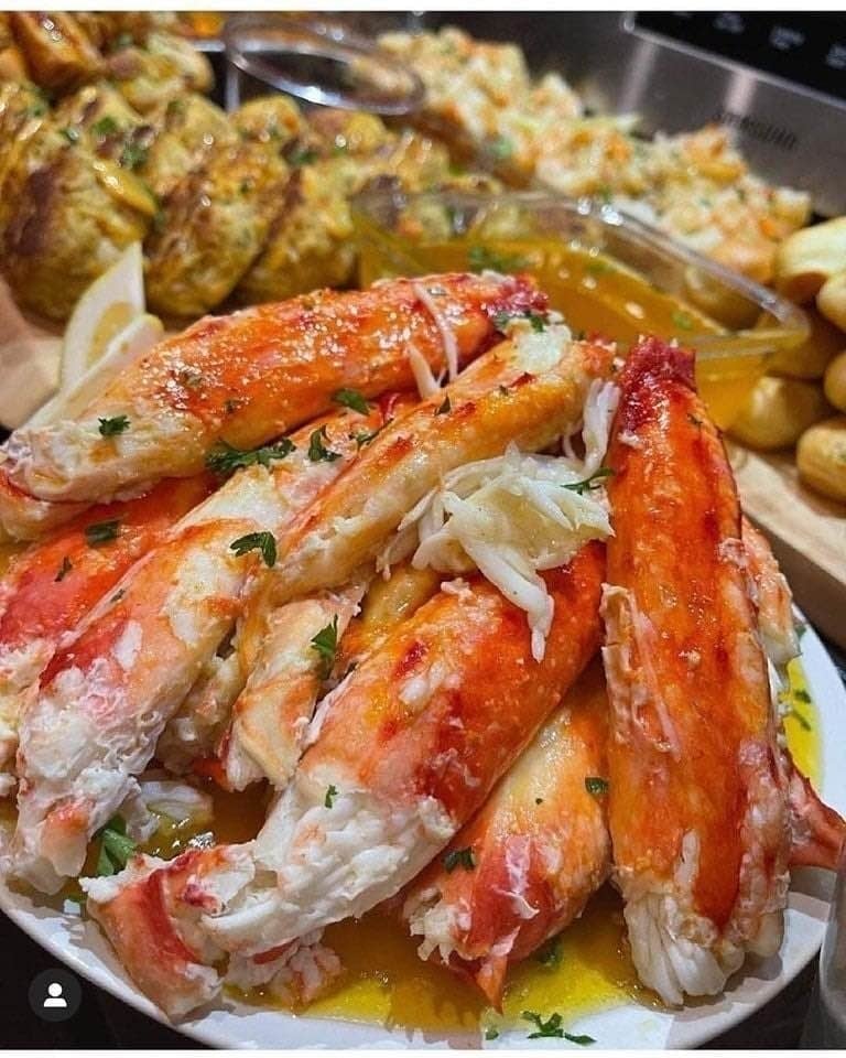 Cambes de crabe au four dans une sauce au beurre – plat de crabe au fur et à mesure facile à manger