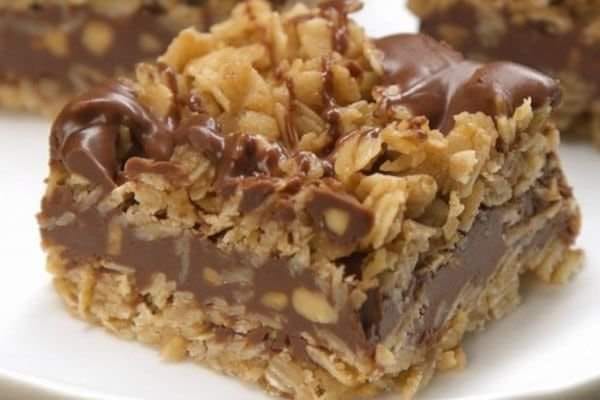 NO BAKE CHOCOLATE OAT BARS