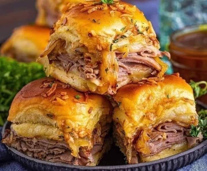 Cheesy Pull-Apart Garlic Bread Meatball Sandwiches