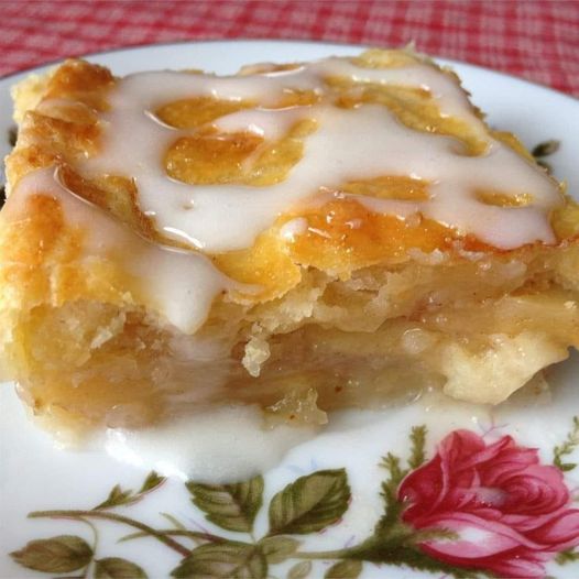 FLAKY APPLE PIE BARS