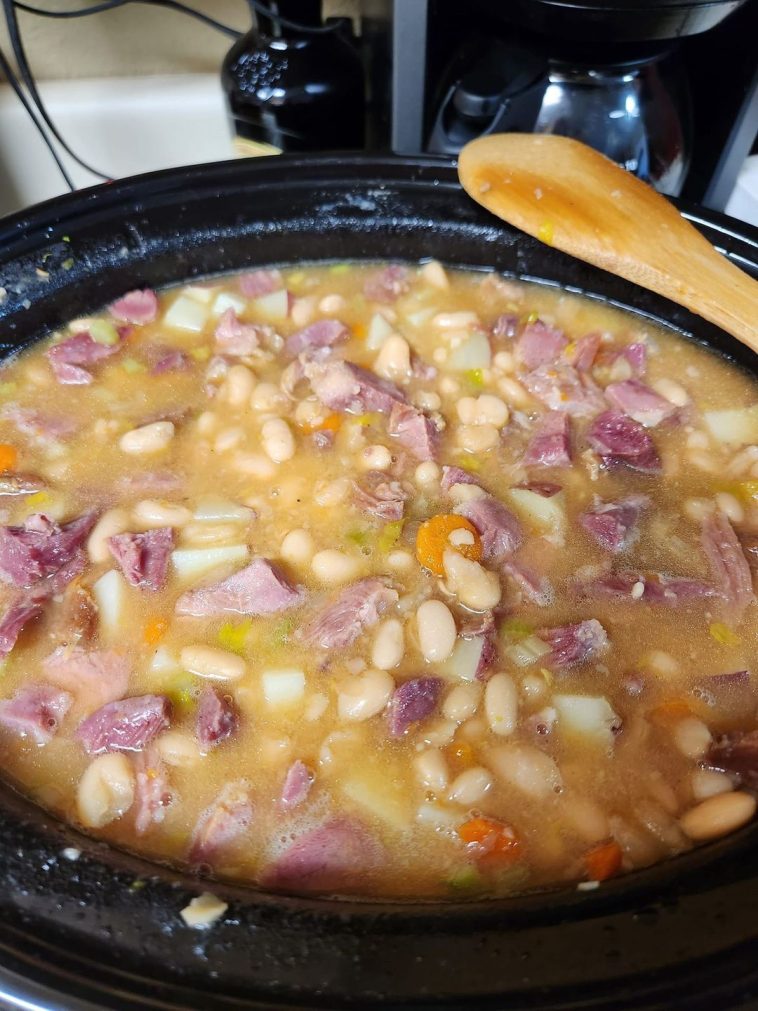 CROCKPOT NAVY BEAN AND HAM SOUP