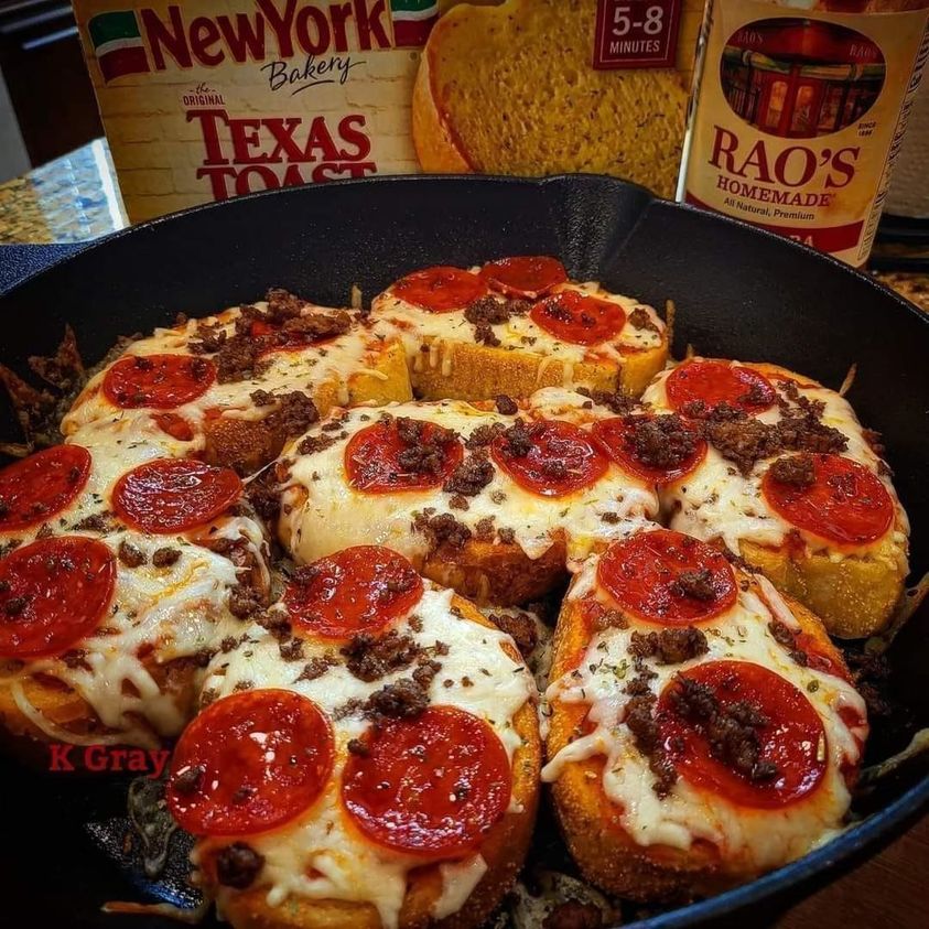 EASY GARLIC BREAD PIZZA