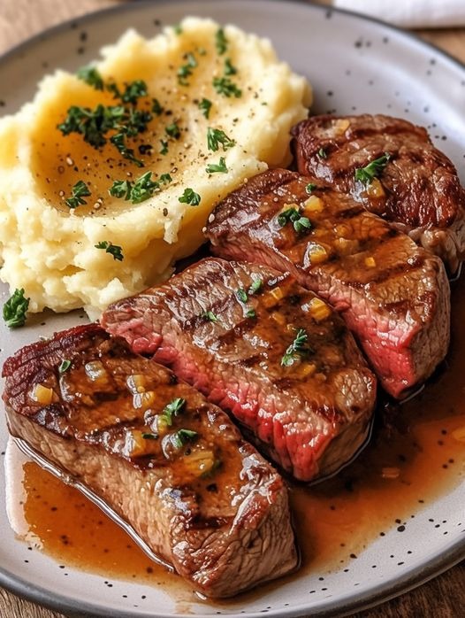 Garlic Butter Steak Bites and Mash