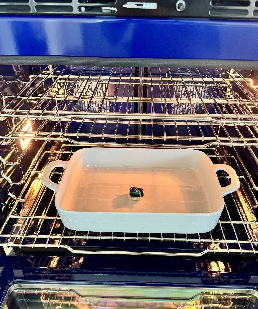 Here’s nana’s no-fuss trick to cleaning an oven. “FOODZEC”