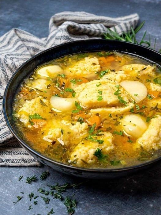 Soup with vegetarian dumplings