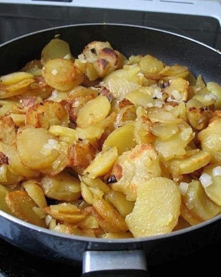 FRIED POTATOES ONIONS AND SMOKE POLISH SAUSAGE