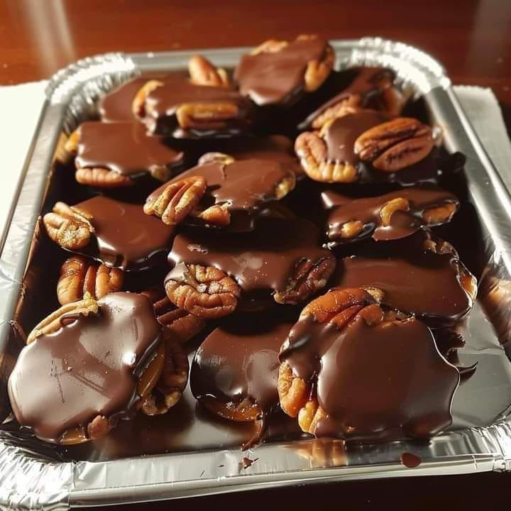 Turtle Candy with Pecans and Caramel