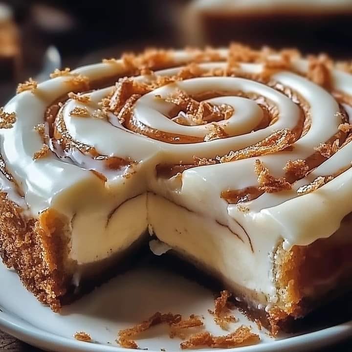 Cinnamon Roll Cheesecake