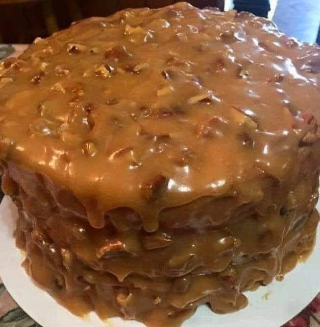 Pecan Praline Cake: