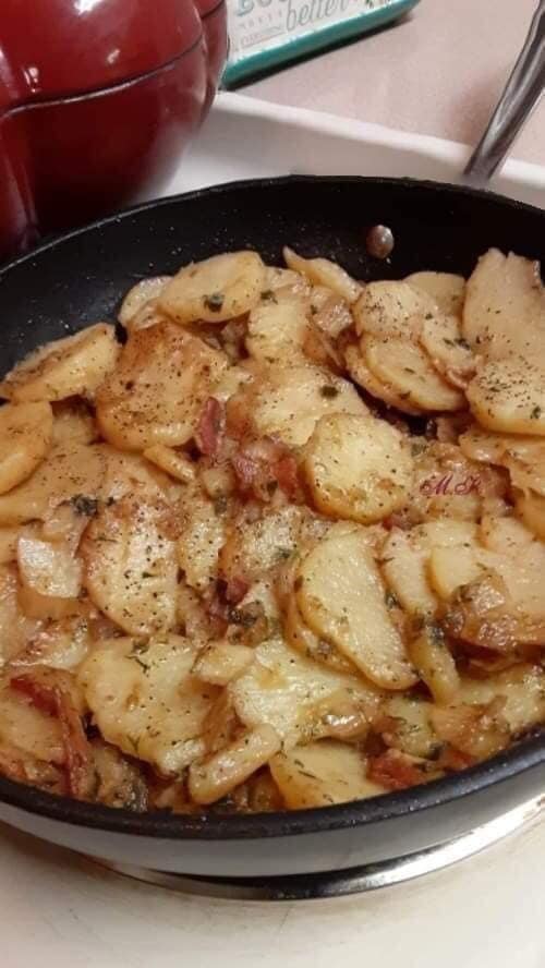 Easy Fried Potatoes and OnionsRecipe – A Classic Comfort FoodSide Dish