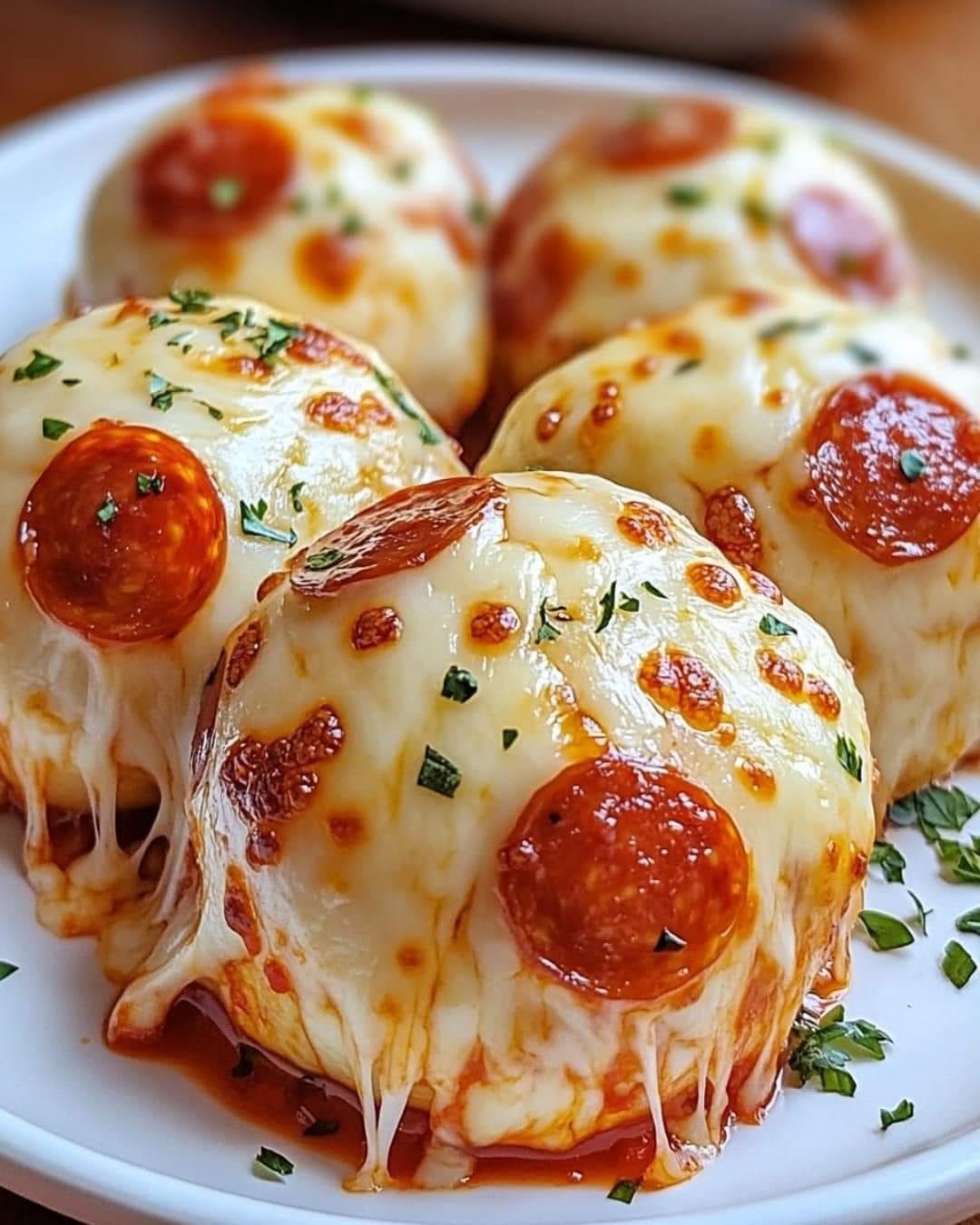 Cheesy pepperoni pizza bomb recipe