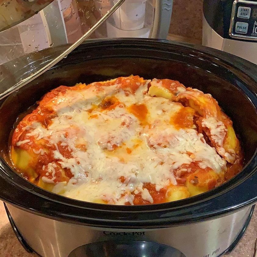 SLOW COOKER RAVIOLI LASAGNA