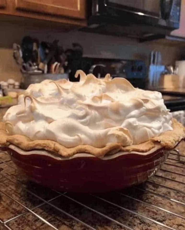 HOMEMADE LEMON MERINGUE PIE