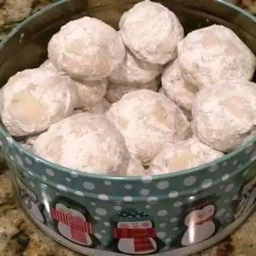 DOES ANYONE HERE ACTUALLY STILL EAT Snowball Cookies