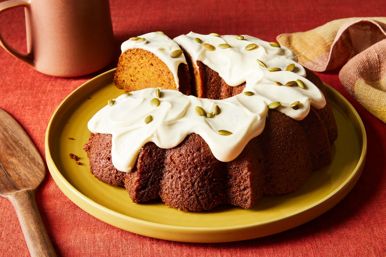 40 Thanksgiving Cake Ideas to Try This Year