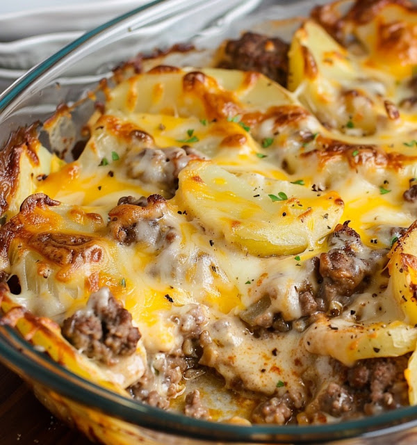 How to Prepare a Tasty Hamburger and Potato Bake