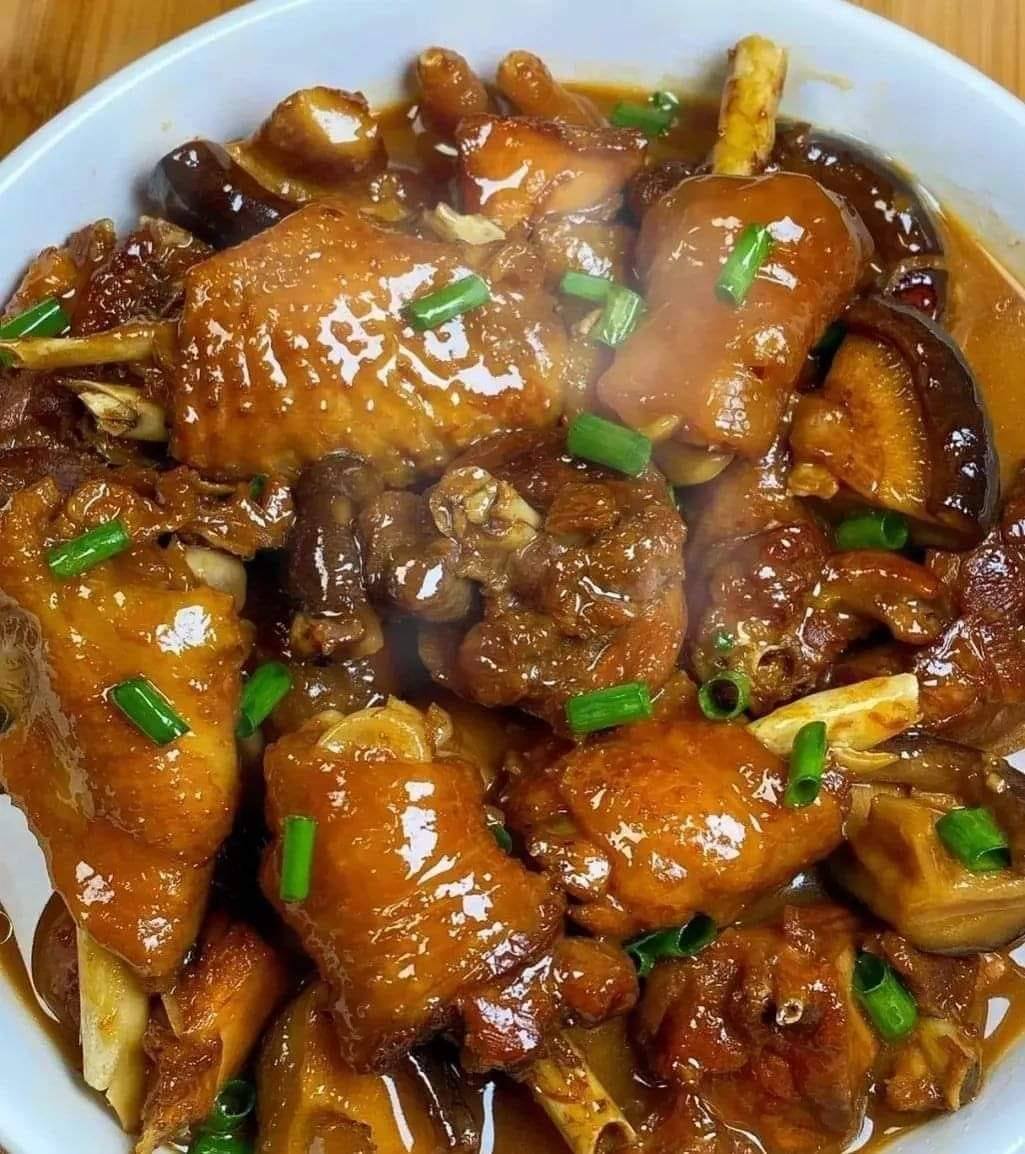 Braised Chicken Wings with Mushrooms