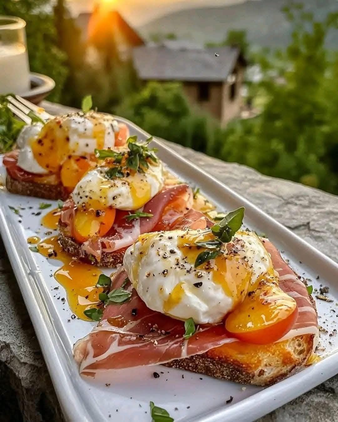 Cheesy Burrata Crostini with Prosciutto and Peaches.