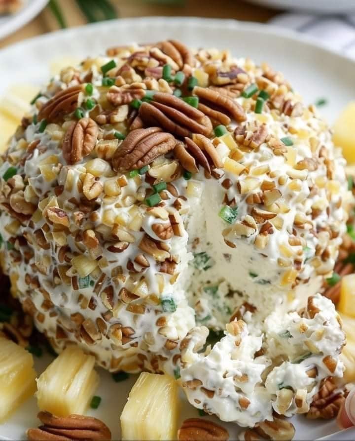 DELICIOUS PINEAPPLE CHEESEBALL