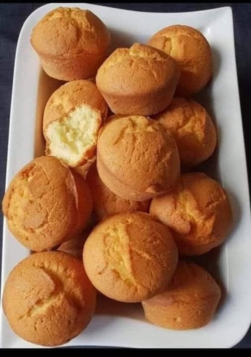 Easy and Fluffy Vanilla Muffins