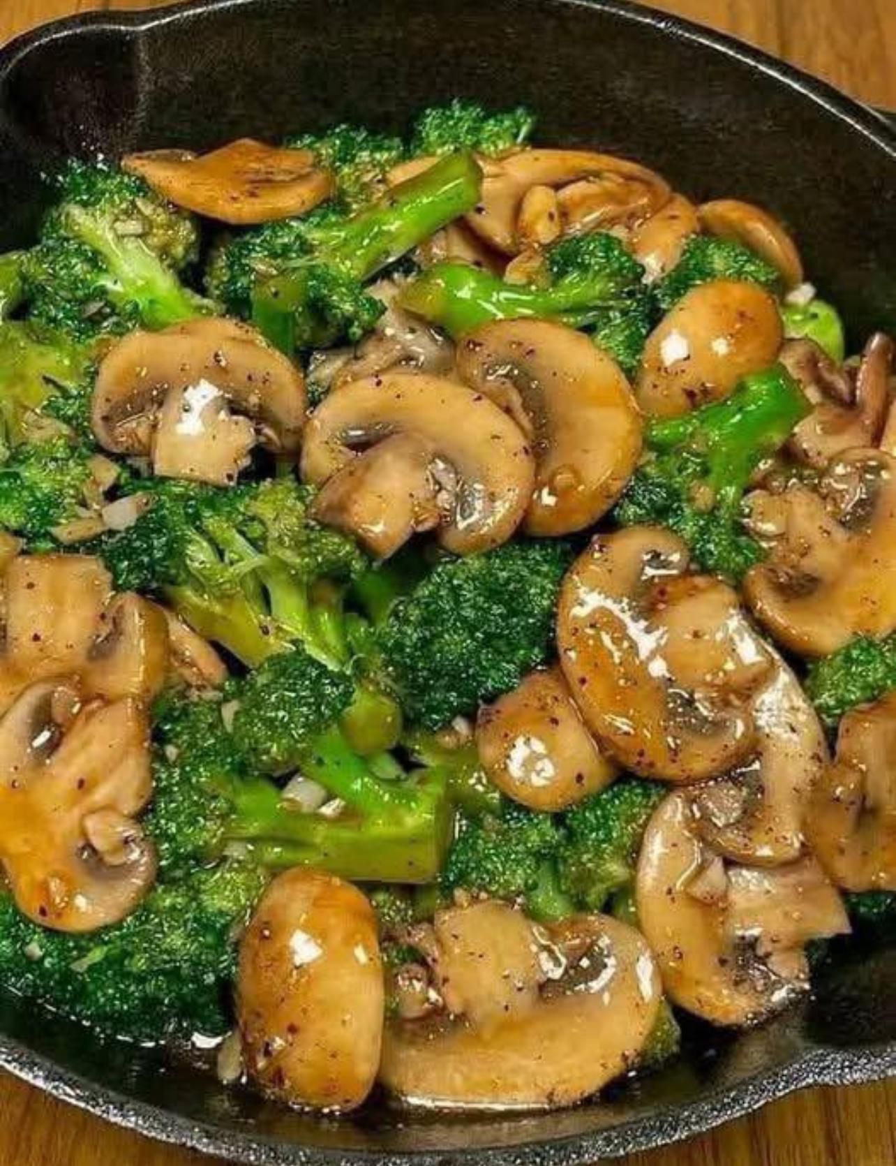 Sautéed Mushroom and Broccoli Stir-Fry 