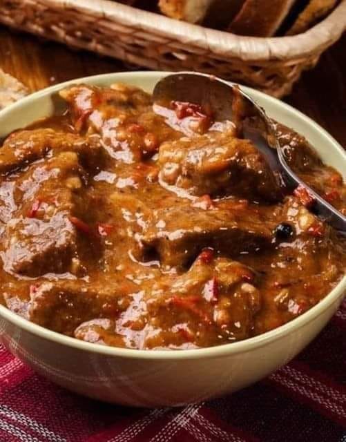 Slow Cooker Chunky Beef and Potato Stew